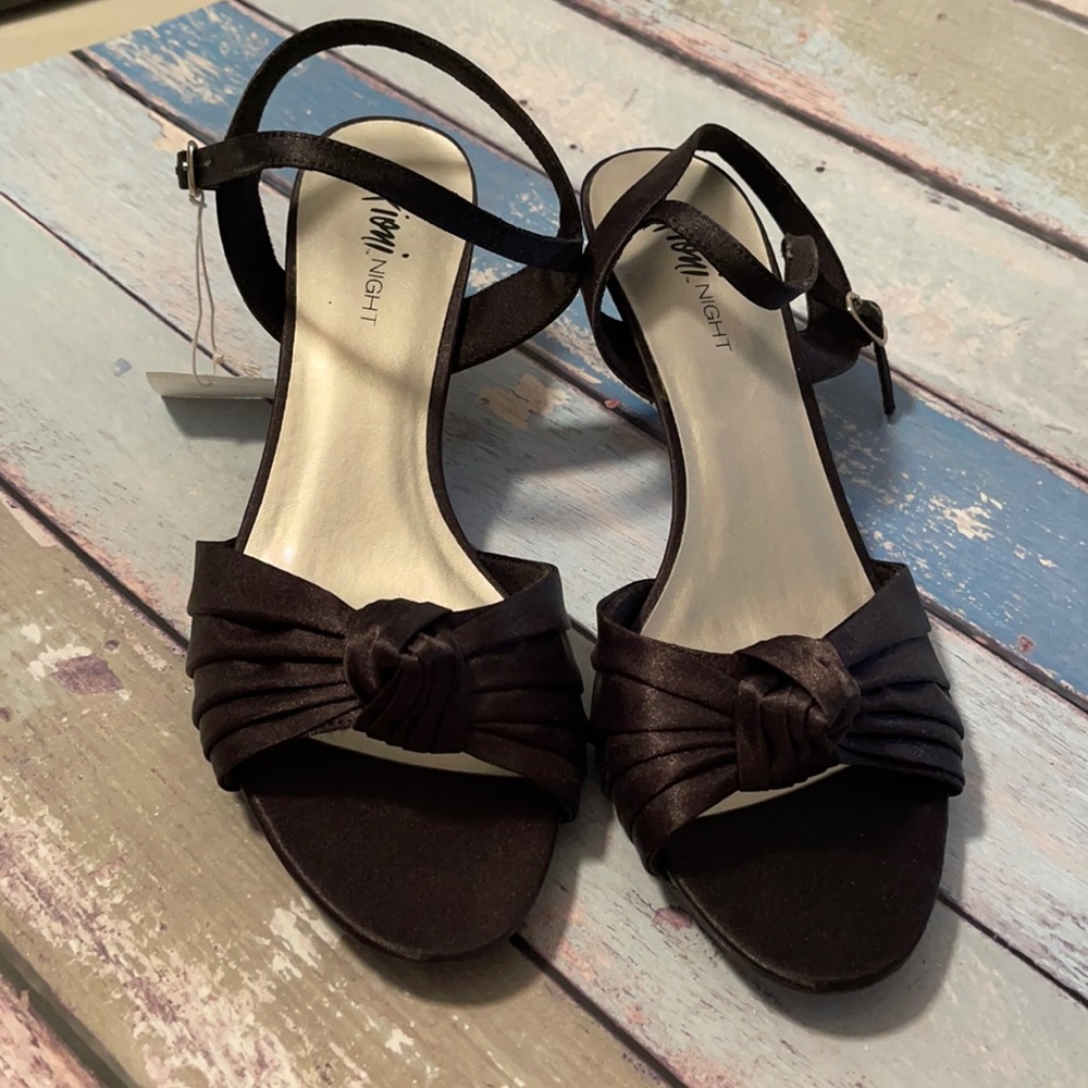 NWT, Fioni Black Satin Heels, size 11w